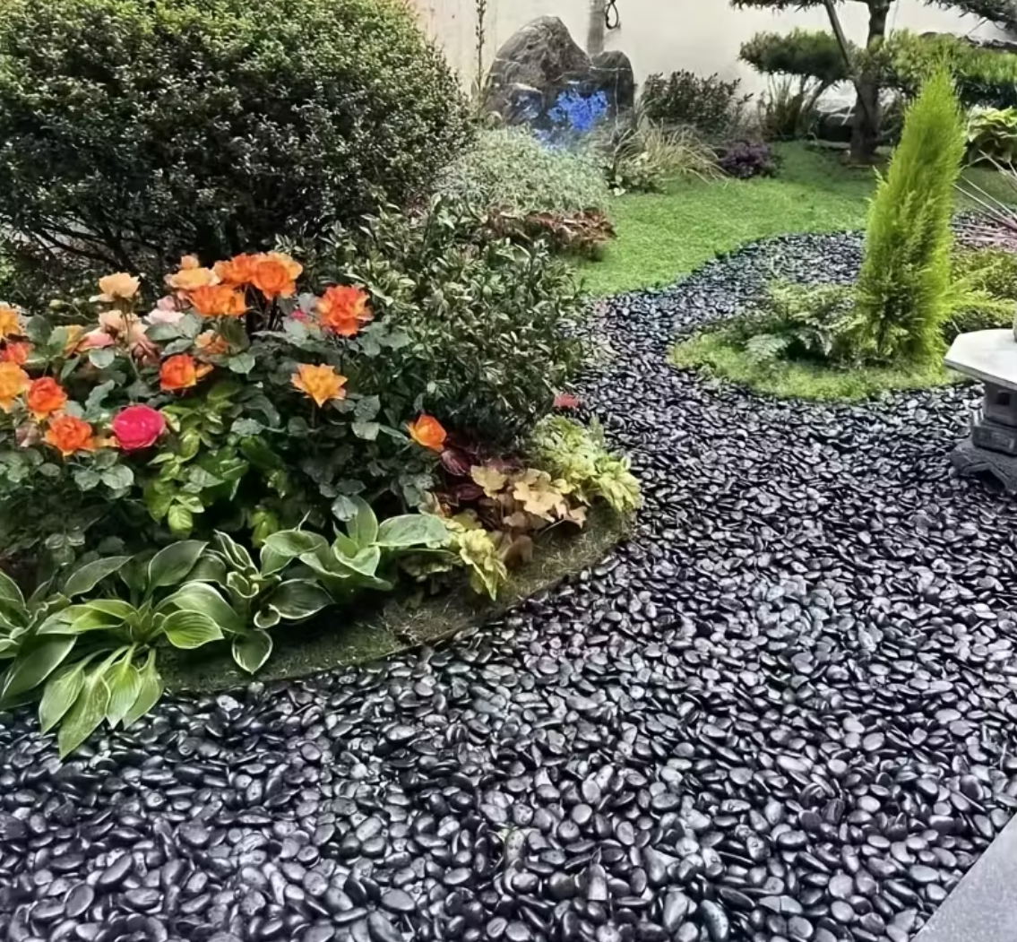 Black Polished Pebbles - 20kg/bag